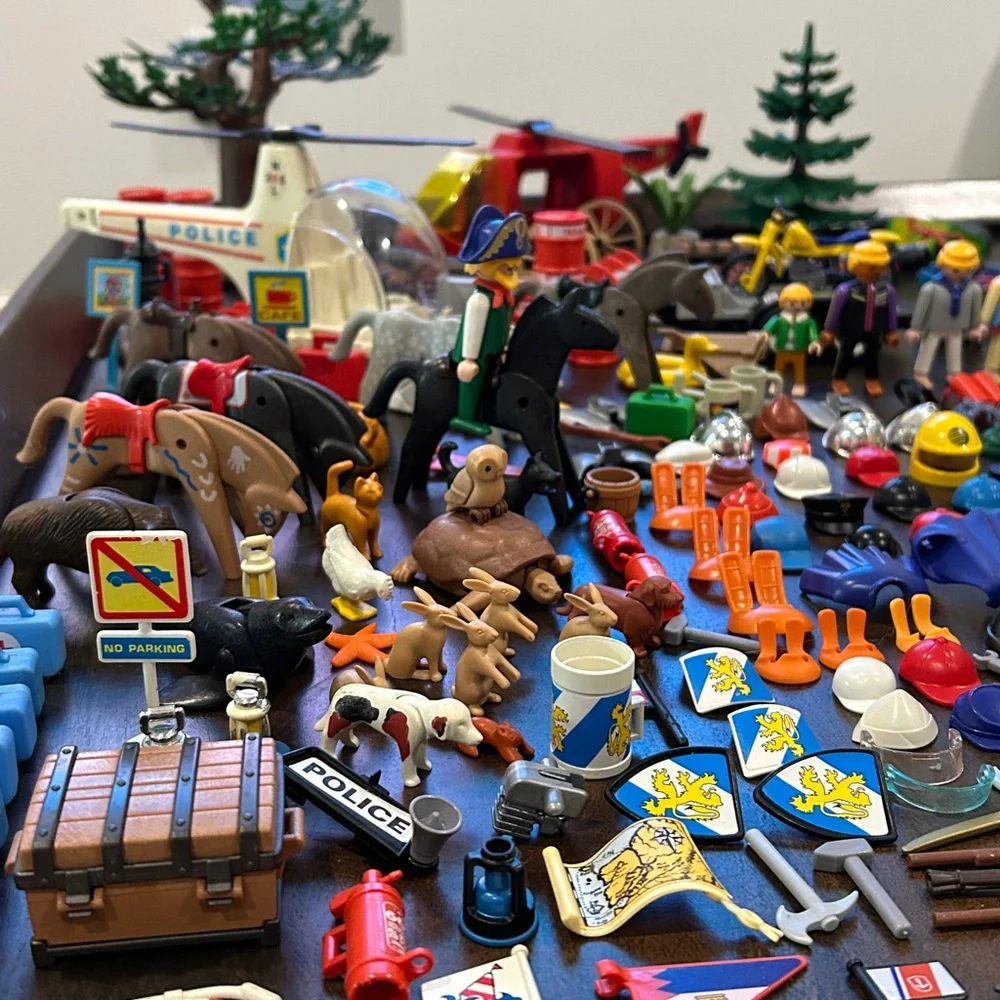 Vintage Playmobil 70’s, 80’s , 90’s and up Tons of Pieces!!!! Fantastic deal - Picture 6 of 16